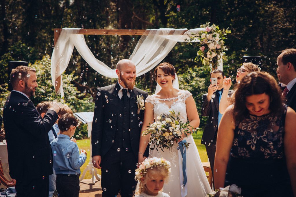 Foto Hochzeitstrend die freie Trauung im eigenen Garten